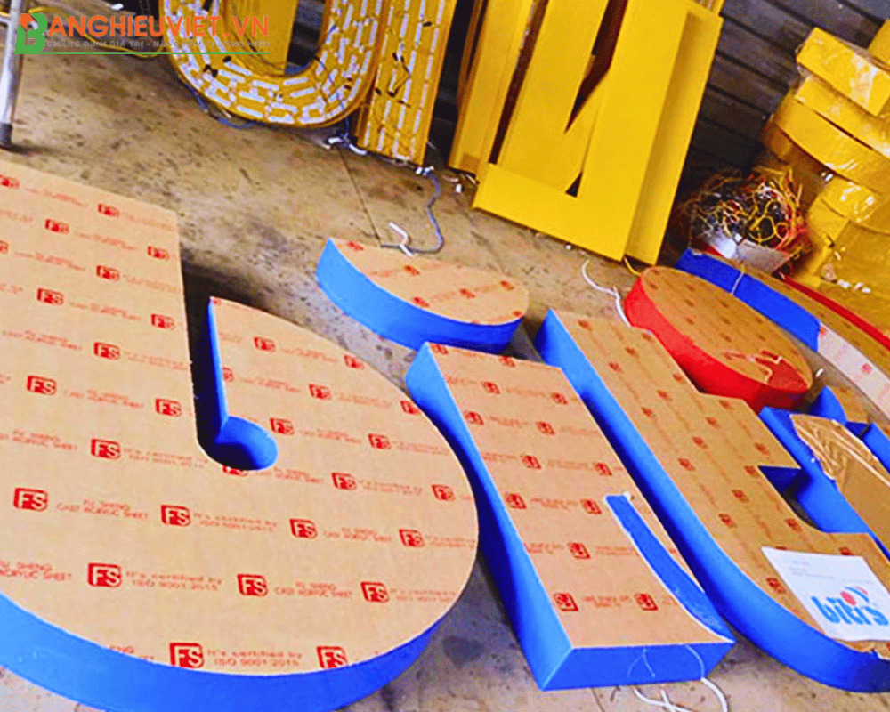 Làm Bảng Hiệu Mica Giá Rẻ, Uy Tín Với Công Nghệ Cắt Laser Chuẩn Xác