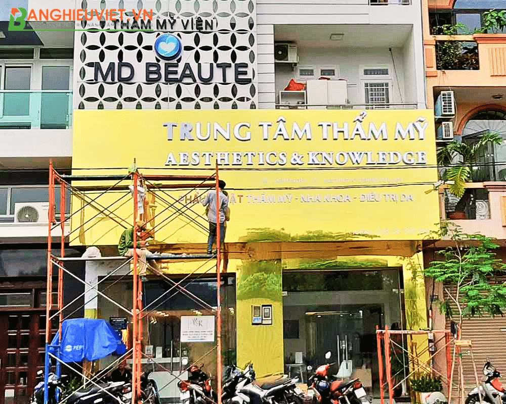 Làm bảng hiệu giá rẻ trọn gói tại TPHCM 1